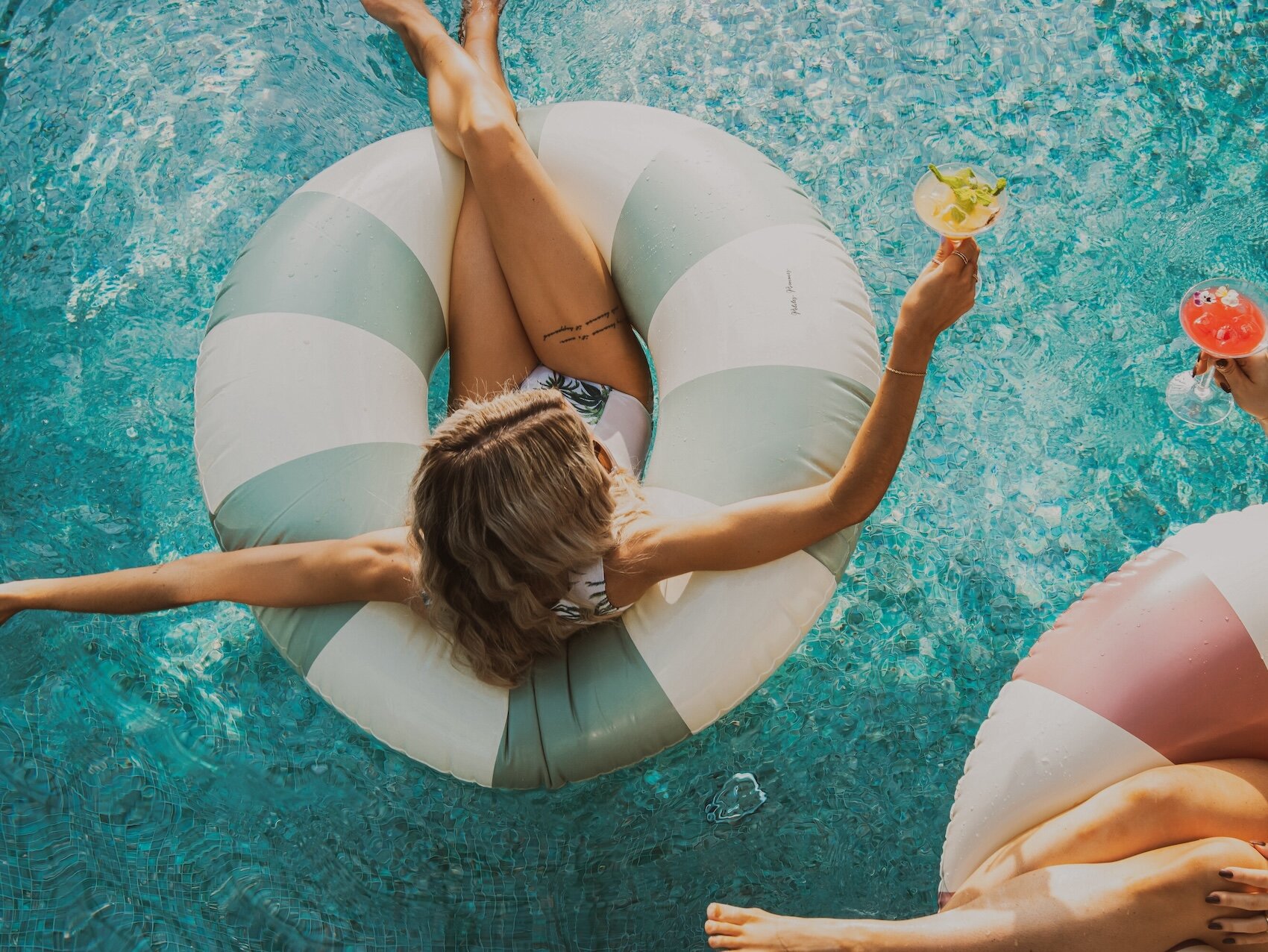 https://homeofess.com/no/pub_docs/files/kategorier/badringar_cat_summer.jpg