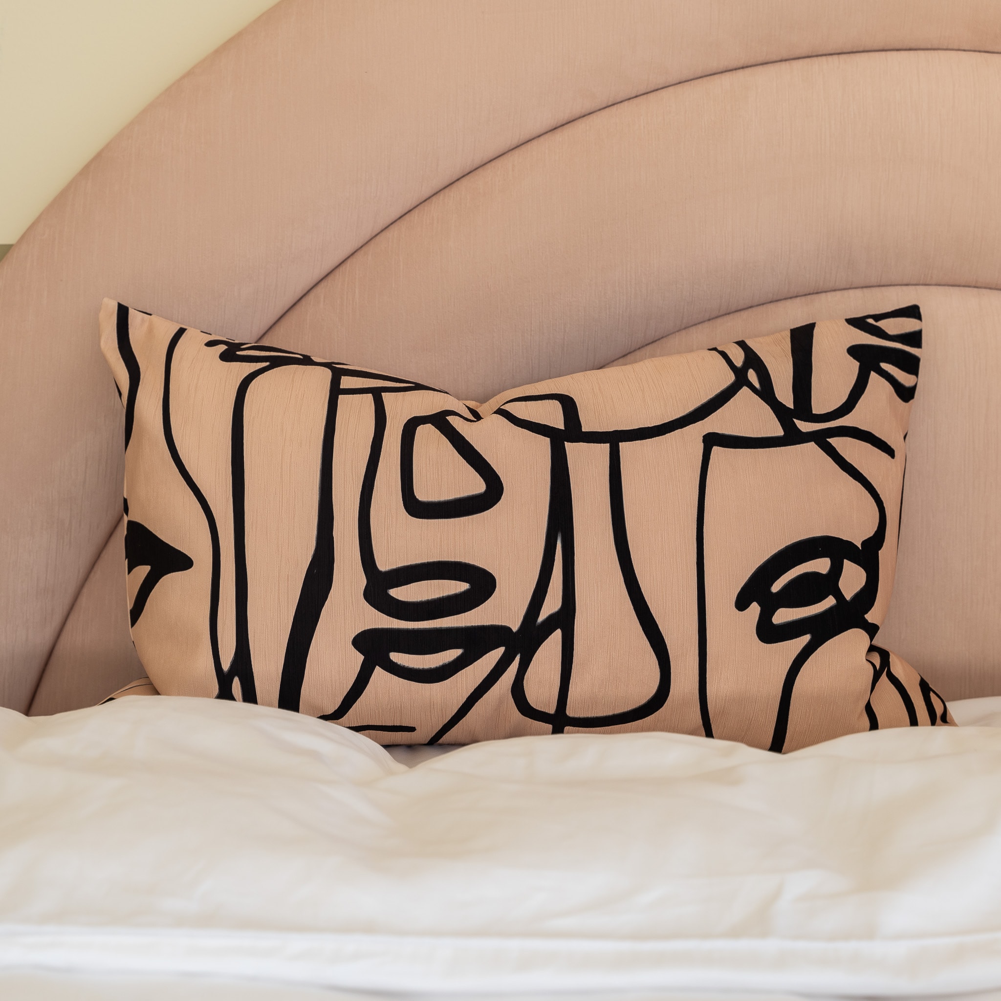 Mae - Cushion cover