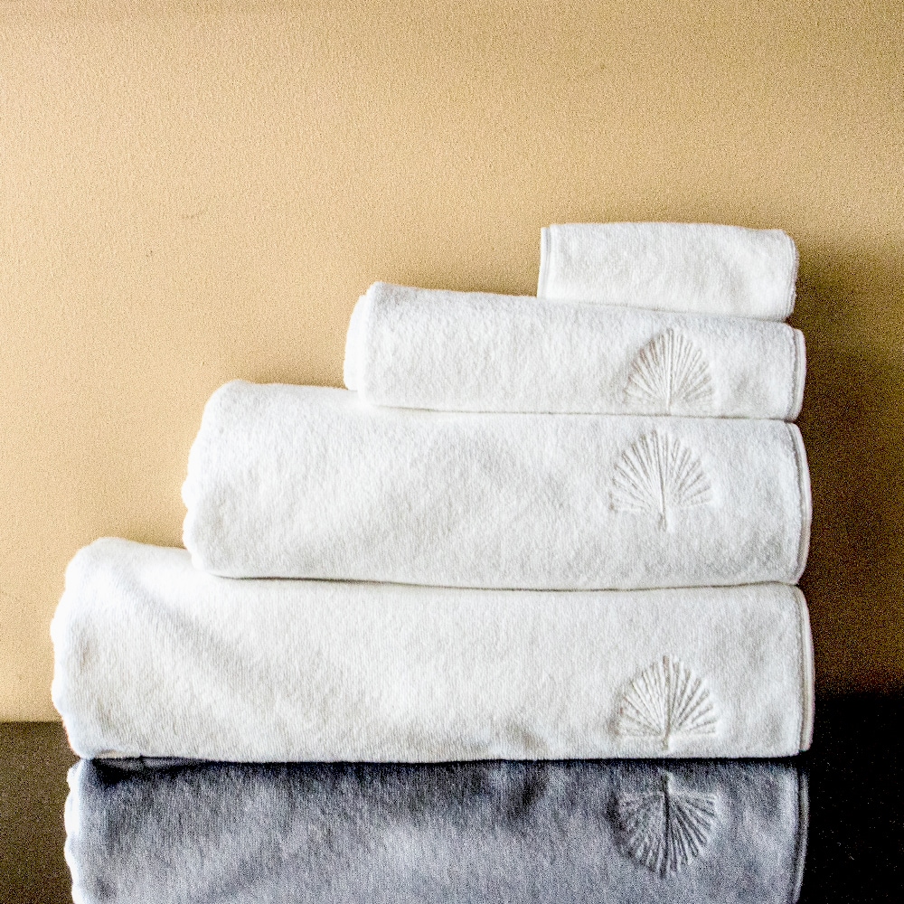 Fluffy Habits - Bath Towel 90x150cm
