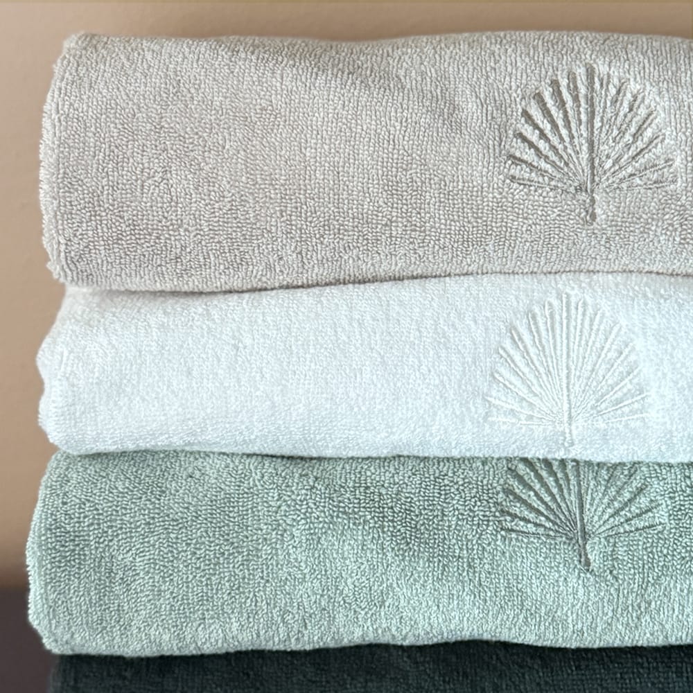 Fluffy Habits - Bath Towel 90x150cm