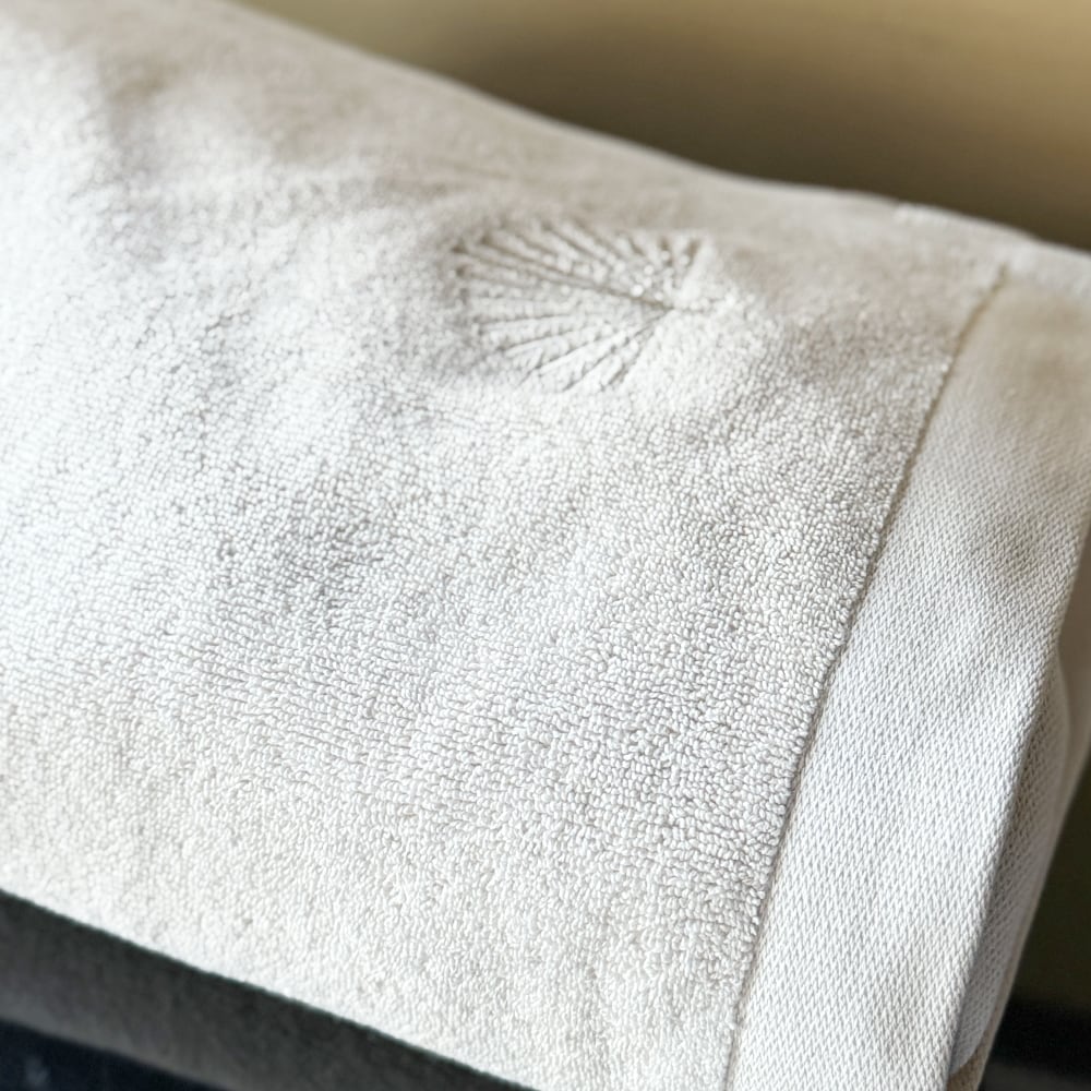 Fluffy Habits - Bath Towel 90x150cm