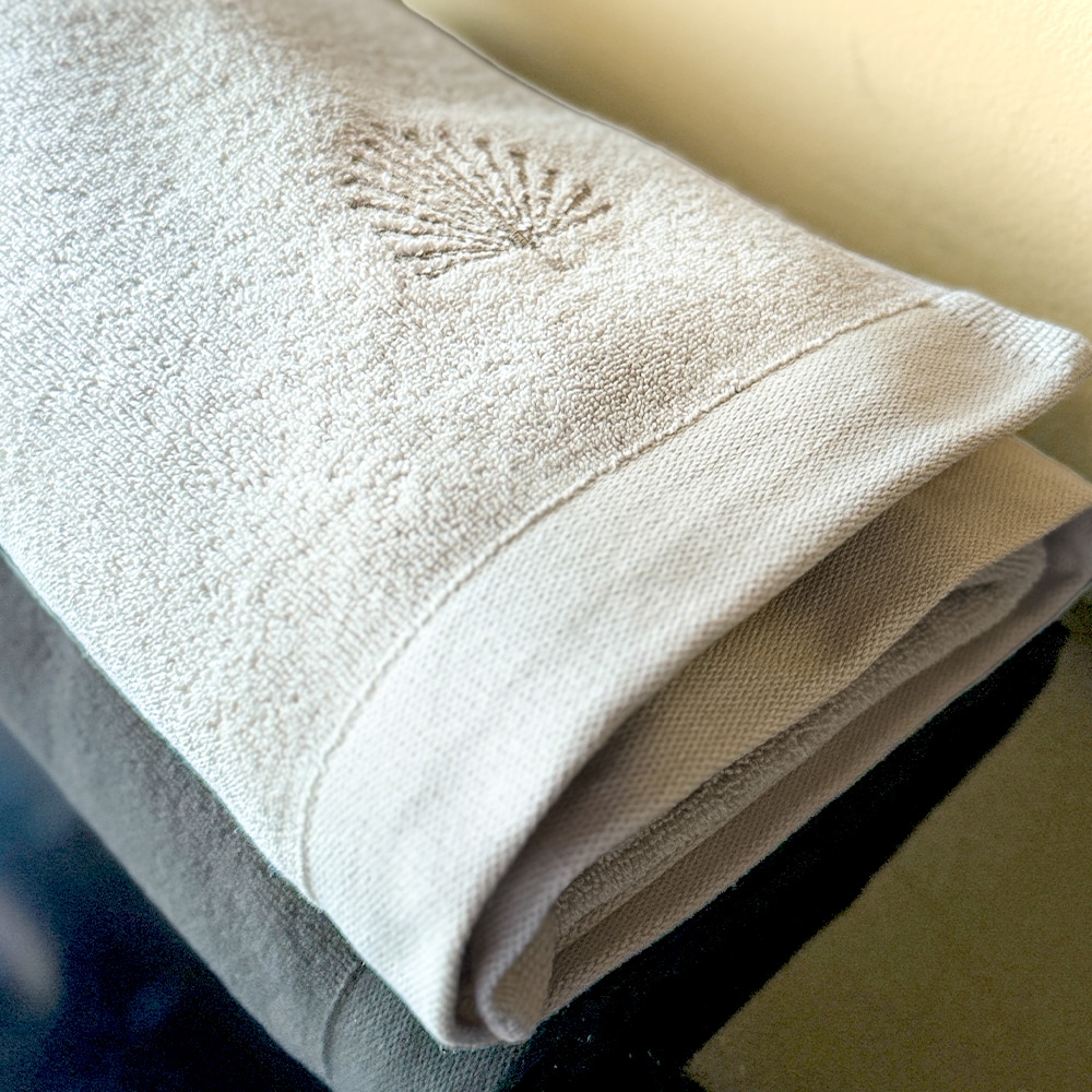 Fluffy Habits - Hand Towel 50x70cm